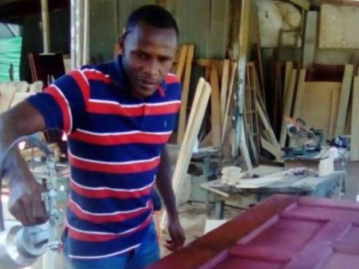 Dilmer Gutiérrez, defensor que en algún momento formó parte de la Selección de Honduras, incursionó en la ebanistería hace algunos años.