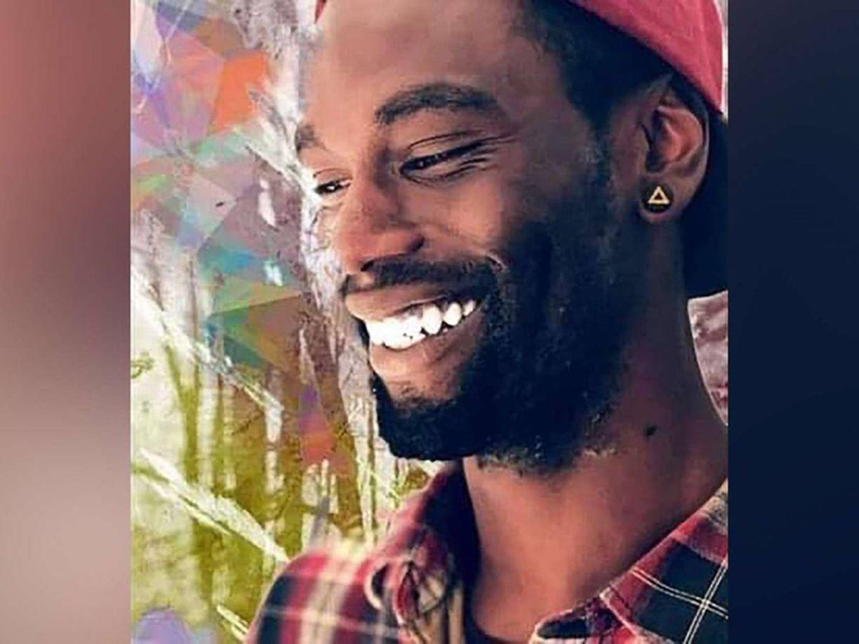 El informe policial describe a Nichols, quien falleció tres días después de la golpiza, como un “sospechoso furioso”, pero los videos muestran a <b>una persona que fue obediente y sumisa</b> a las órdenes de los agentes hasta que decidió huir a pie.