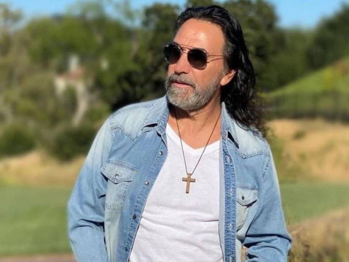 Alegó que el cantante le robó ya que las propiedades que ella adquirió a lo largo de una vida de trabajo están a nombre del cantante y su esposa.