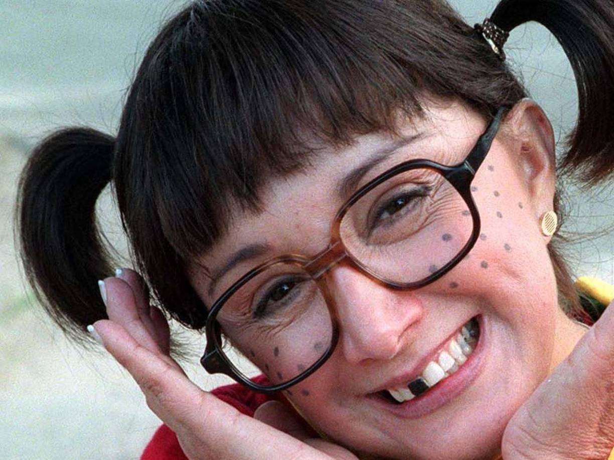 Ya por último La Chilindrina invitó a sus seguidores que se dieran una vuelta por su nuevo canal de YouTube.