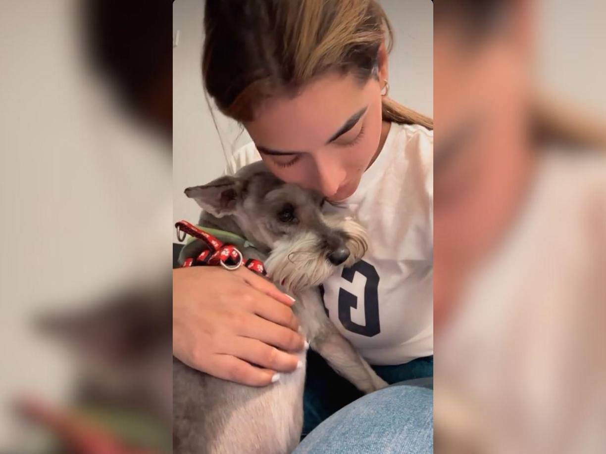 Asimismo, compartió fotografías visiblemente conmovida junto a su otro perrito. 