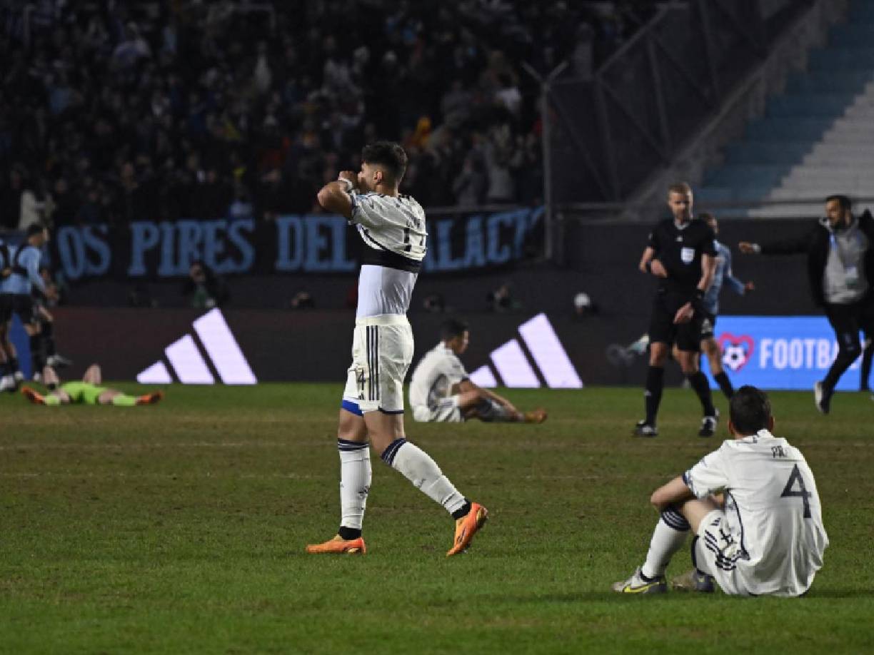 Los italianos se derrumbaron tras el pitazo final del encuentro.