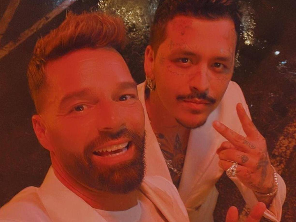 Ricky Martin a través de la red social Instagram el cantante público “en Miami preparando algo que estoy seguro les emocionará. ¡seguimos!”, etiquetando al cantante Christian Nodal.