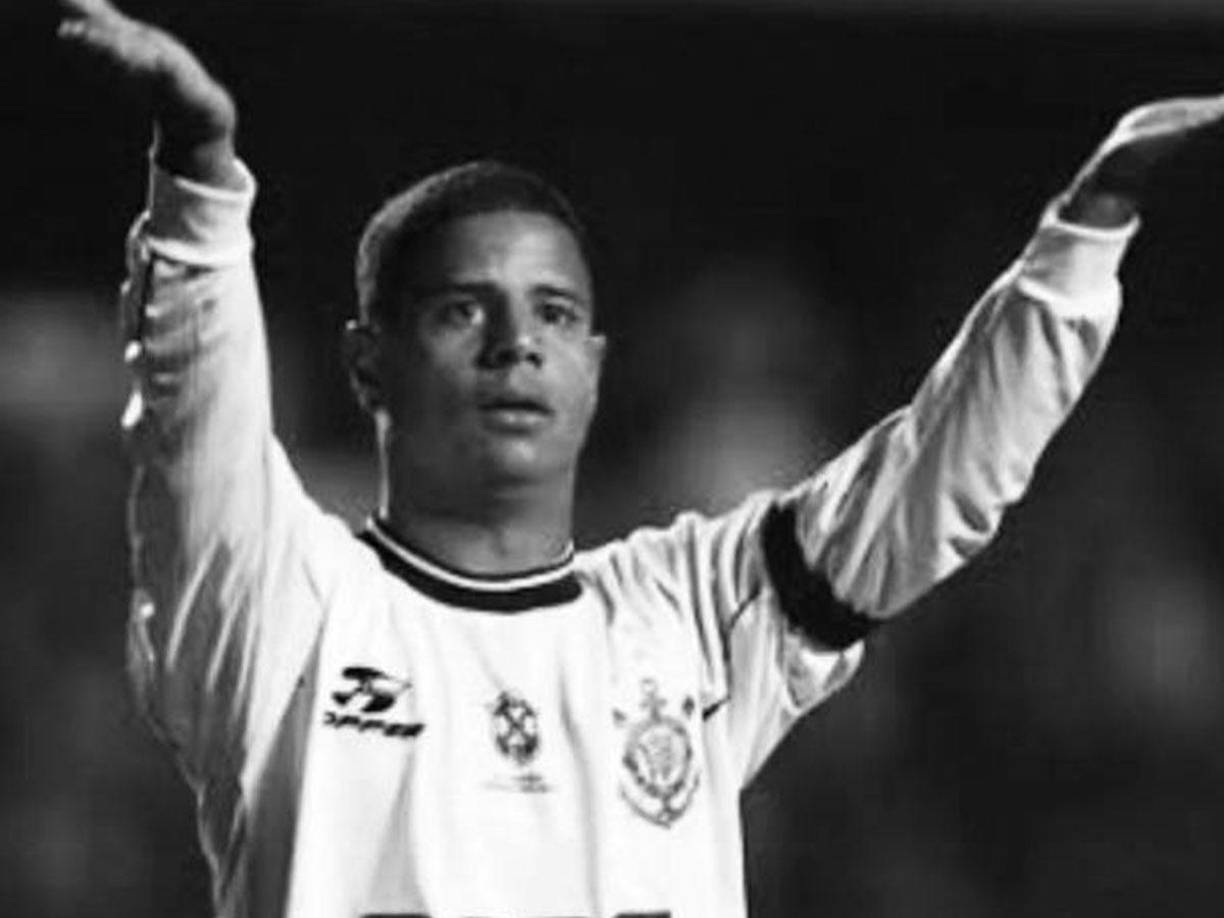 Poco después de conocerse su desaparición, su asesora confirmaba a medios locales que se encontraba “en cautiverio”, pero que “su integridad estaba preservada”.