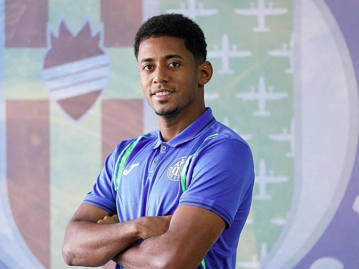 Antony Choco Lozano tiene 12 años de jugar en el fútbol de España pasando por clubes como el Valencia, Alcoyano, Tenerife, Barcelona B, Girona, Cádiz y el Getafe; club en el que actualmente milita..