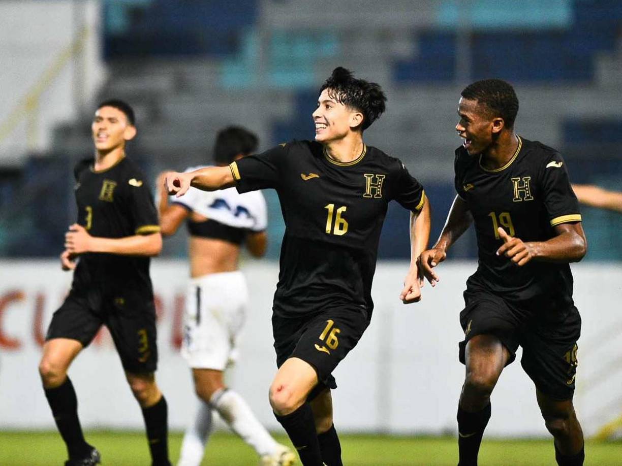 Con la Sub-17 se ha caracterizado jugando con el número 16 y en el Depor juega con el 11.