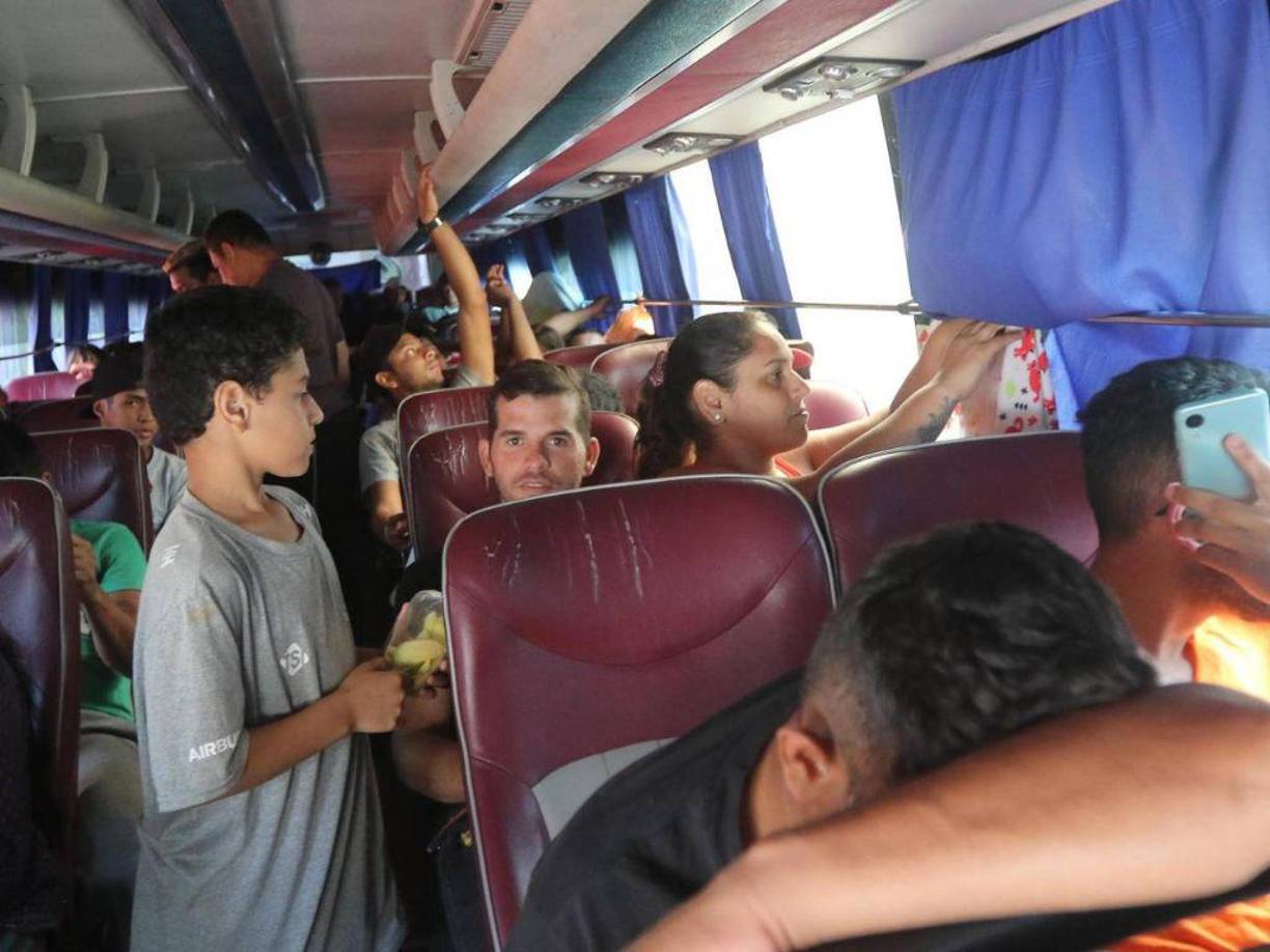 Sin imaginar que al llegar a Santa Bárbara iban a ser asaltados por la Policía Nacional de Honduras, en Siguatepeque los migrantes iban relajados.