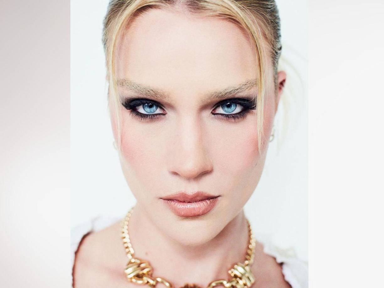 Además de su exitosa trayectoria en el mundo de la moda, Hodder era una ferviente defensora de causas sociales, y participaba activamente en la campaña Laps for Life (Vueltas por la vida) para concientizar sobre salud mental y prevención entre los jóvenes en Australia.