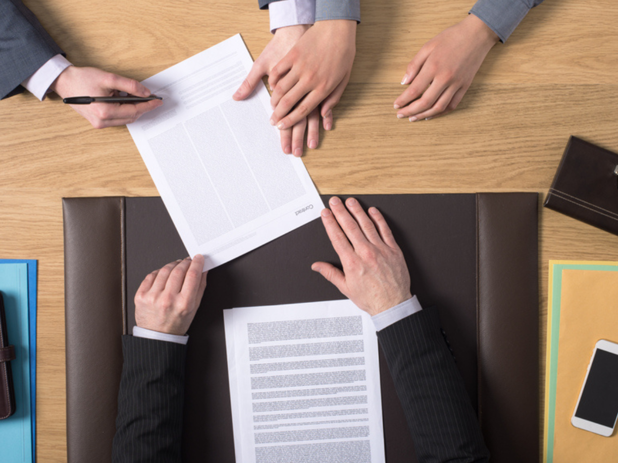 En el pasado había que redactar un traspaso vehicular en papel común y autenticar las firmas con un Notario Público.