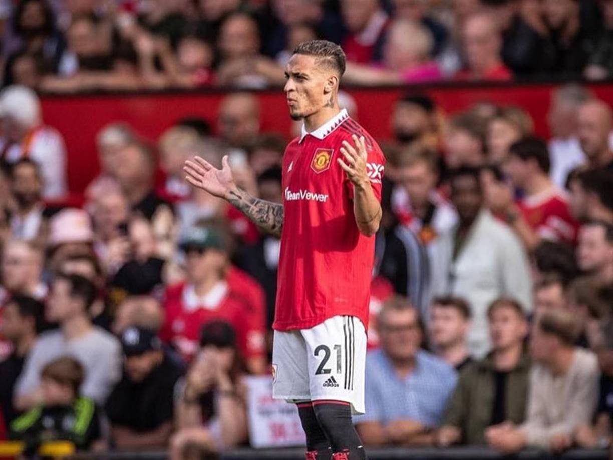 “<b>Me dio en la cara, se alteró</b>. Tiró un vaso y un plato al suelo, pero también hacia mí. <b>En ningún momento la agarré</b>, ni le di un cabezazo”, agregó Antony, que está siendo investigado por la Comisaría de la Mujer de la Policía Civil de Sao Paulo, Brasil.