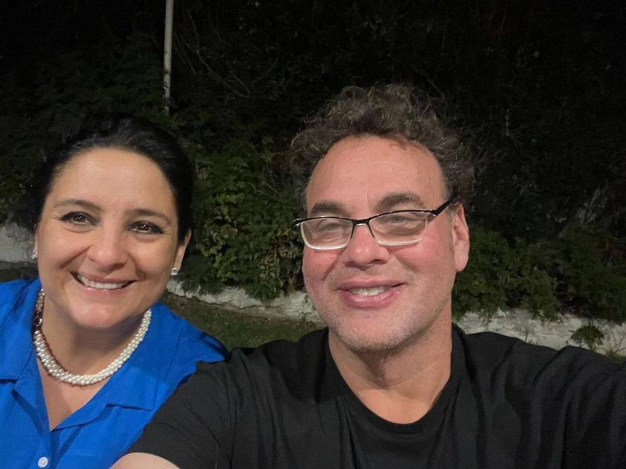  Irene Gattegno es el nombre de la esposa del periodista David Faitelson. Es una mujer discreta y se sabe muy poco acerca de ella, pues prefiere mantenerse alejada de los medios de comunicación. 