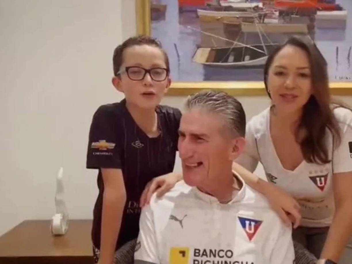 “Mi papá, Edgardo Bauza, tiene demencia temporofrontal (frontotemporal), como Bruce Willis. No es de las demencias más populares, pero justo con esto se hizo bastante conocida”, explicó Maximiliano Bauza en el medio Radio La Red de Argentina, el 27 de enero del 2025.