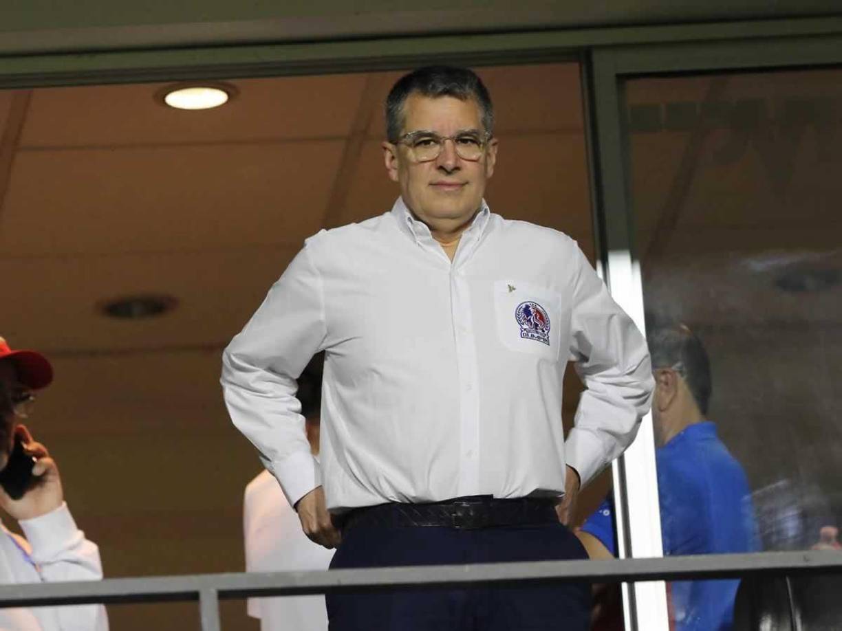 Rafael Villeda, presidente del Olimpia, se hizo presente en el estadio Nacional Chelato Uclés.