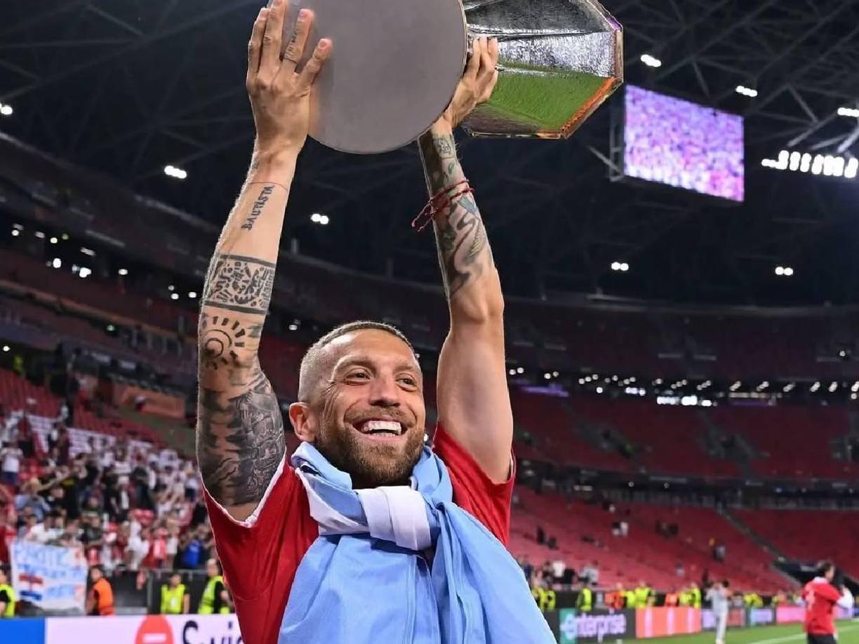 “Me llega por mail dos días antes de la final (contra Francia) que había dado positivo. En la final del Mundial, que te llegue una noticia así es horrible, me enfermé esos dos días, estuve muy mal, con fiebre, seguramente me bajaron las defensas”, reconoció el futbolista.