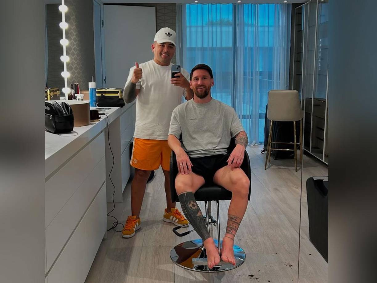 Y esta vez no fue la excepción, ya que a través de redes sociales el peluquero de la selección Argentina compartió en redes sociales que le había cortado el pelo a la Pulga.