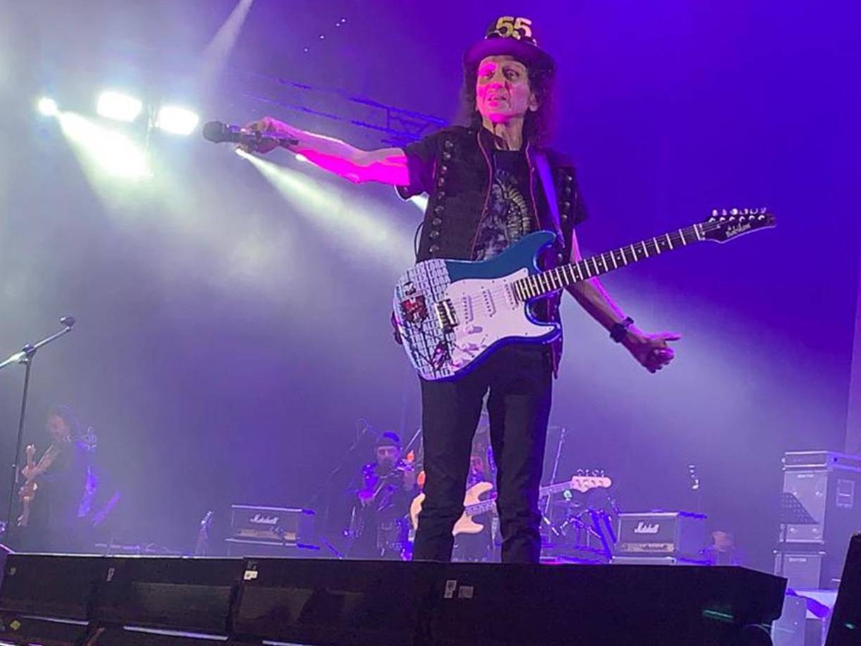 En <b>1984</b>, cuando ya habían dejado de tocar canciones en inglés y tomaron la decisión de empezar a componer en español, <i><b>Three Souls in My Mind</b></i> dejó de llamarse de esa manera y se convirtió oficialmente en <b>“El Tri”</b>, un apodo que los fanáticos mexicanos del grupo le habían puesto.