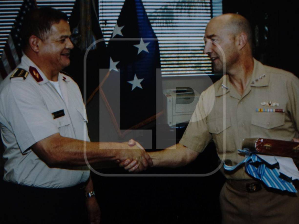 El 28 de junio de 2009, las Fuerzas Armadas, bajo su liderazgo, ejecutaron la detención y expulsión del presidente Zelaya, acción que fue calificada como un golpe de Estado. 