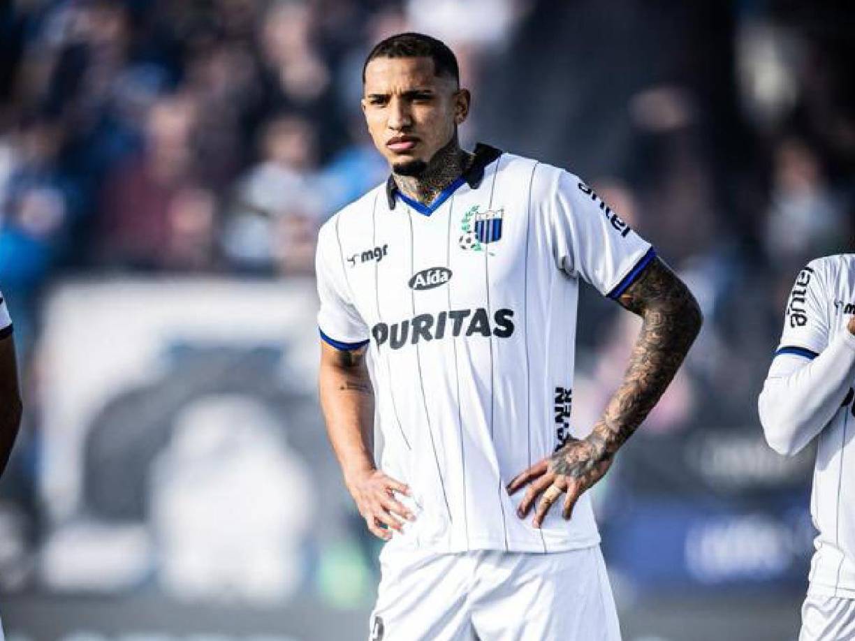 El jugador ingresó al centro de salud en paro cardíaco, de inicio indeterminado, secundario de una arritmia. Desde entonces, los médicos le mantuvieron sedado y con respiración mecánica.