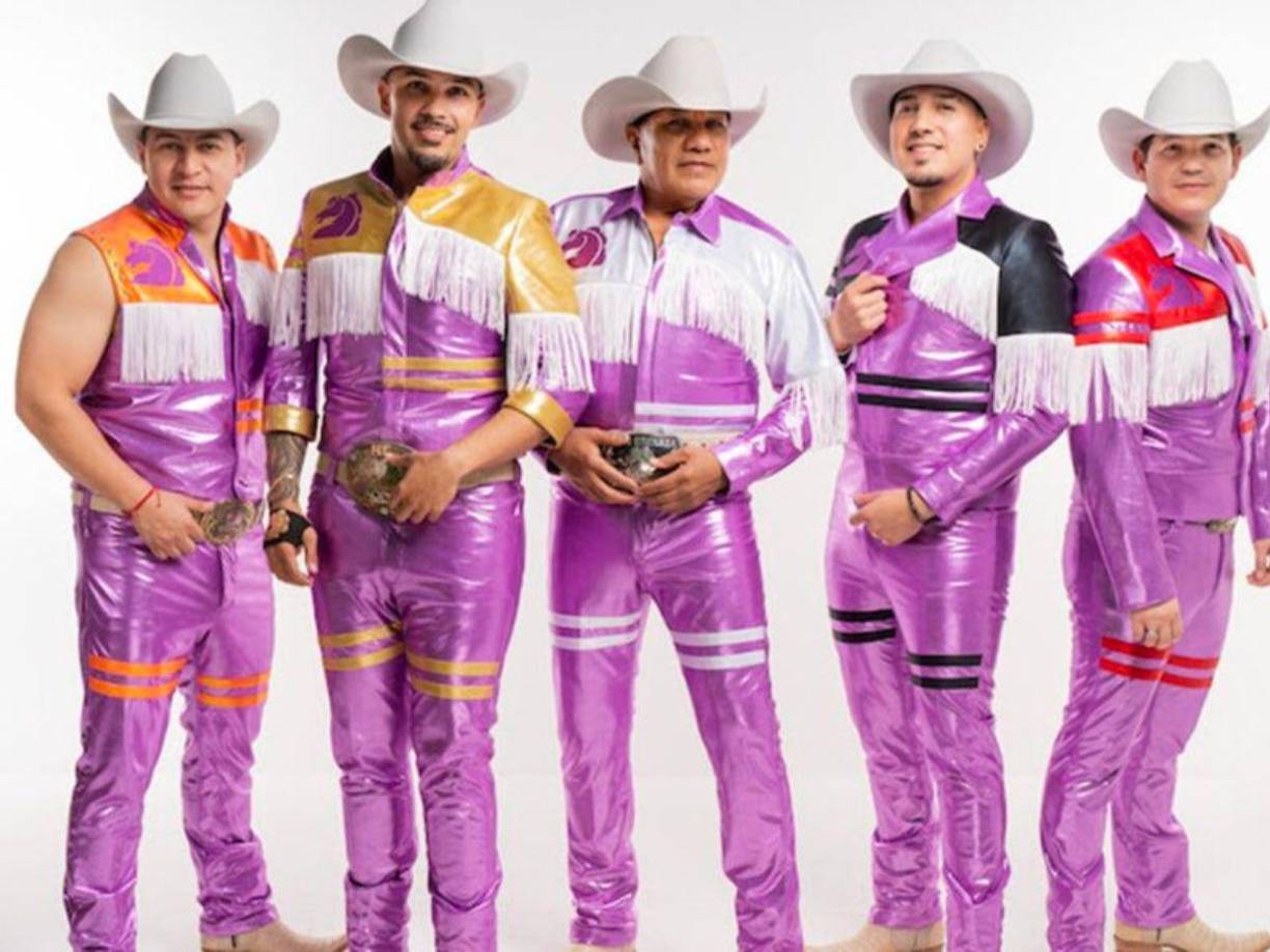 “Sergio” el bailador” esa canción fue, literalmente, la que los sacó del pueblo, invadió la radio como un potrillo en 1982, época en que la música se escuchaba en vinilos.