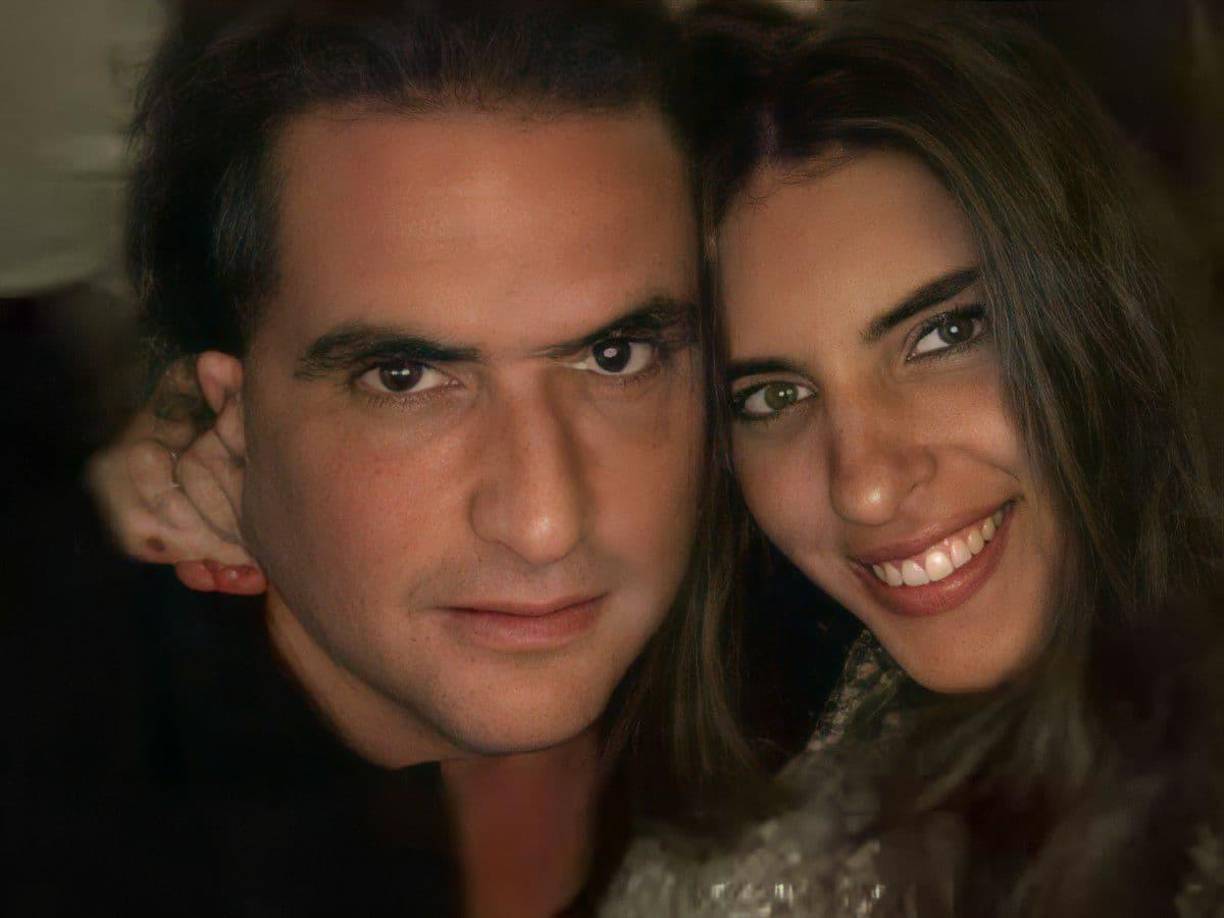 La joven modelo no ha escapado a los escándalos que rodean a su esposo. En noviembre del año pasado acaparó la atención mediática luego de que la justicia italiana le incautó lujosos bienes, tras seguimientos de movimientos sospechosos de su abultada cuenta bancaria.