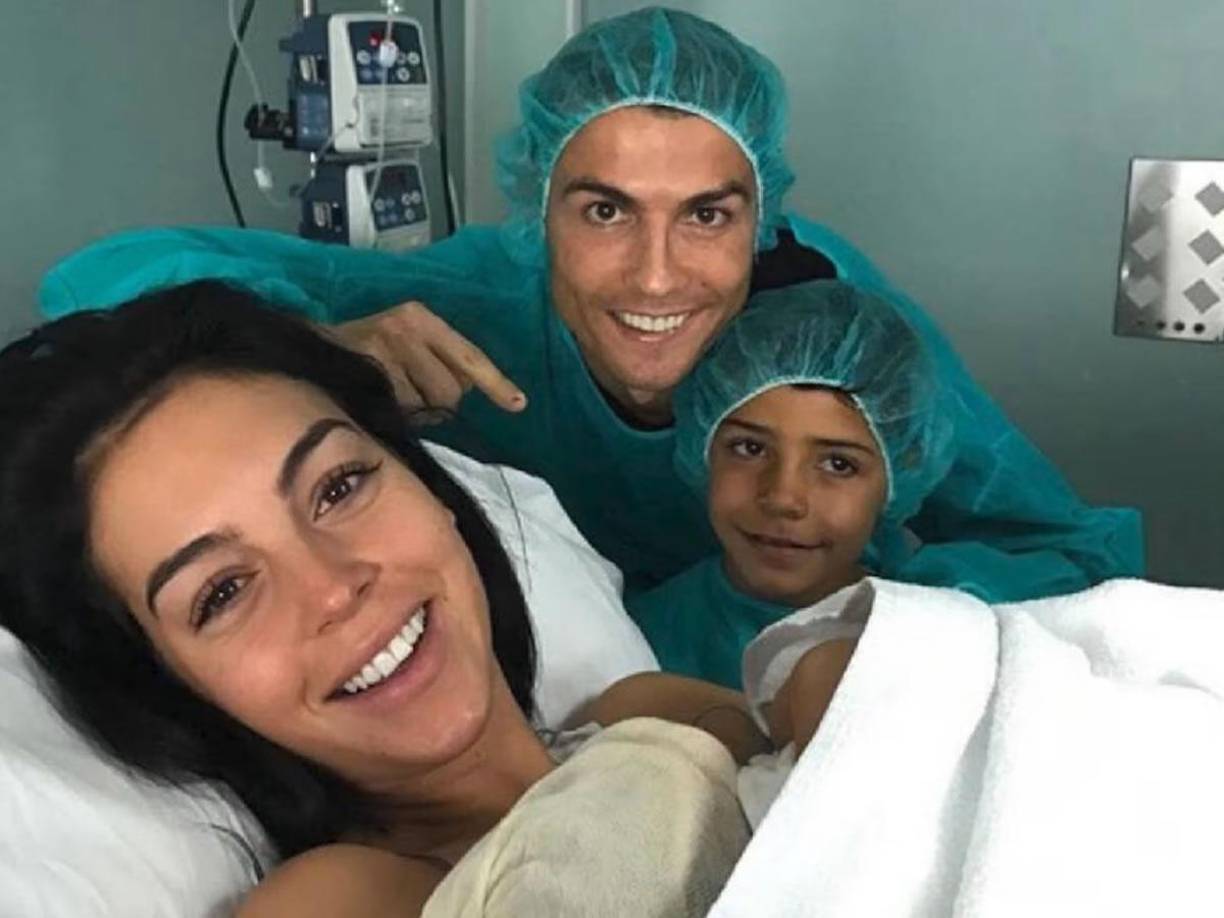 Georgina Rodríguez ha revelado que recientemente pasó cuatro días hospitalizada con neumonía. La influencer ha compartido un texto en inglés explicando qué le ha pasado, confirmando que afortunadamente todo se ha quedado en un gran susto.