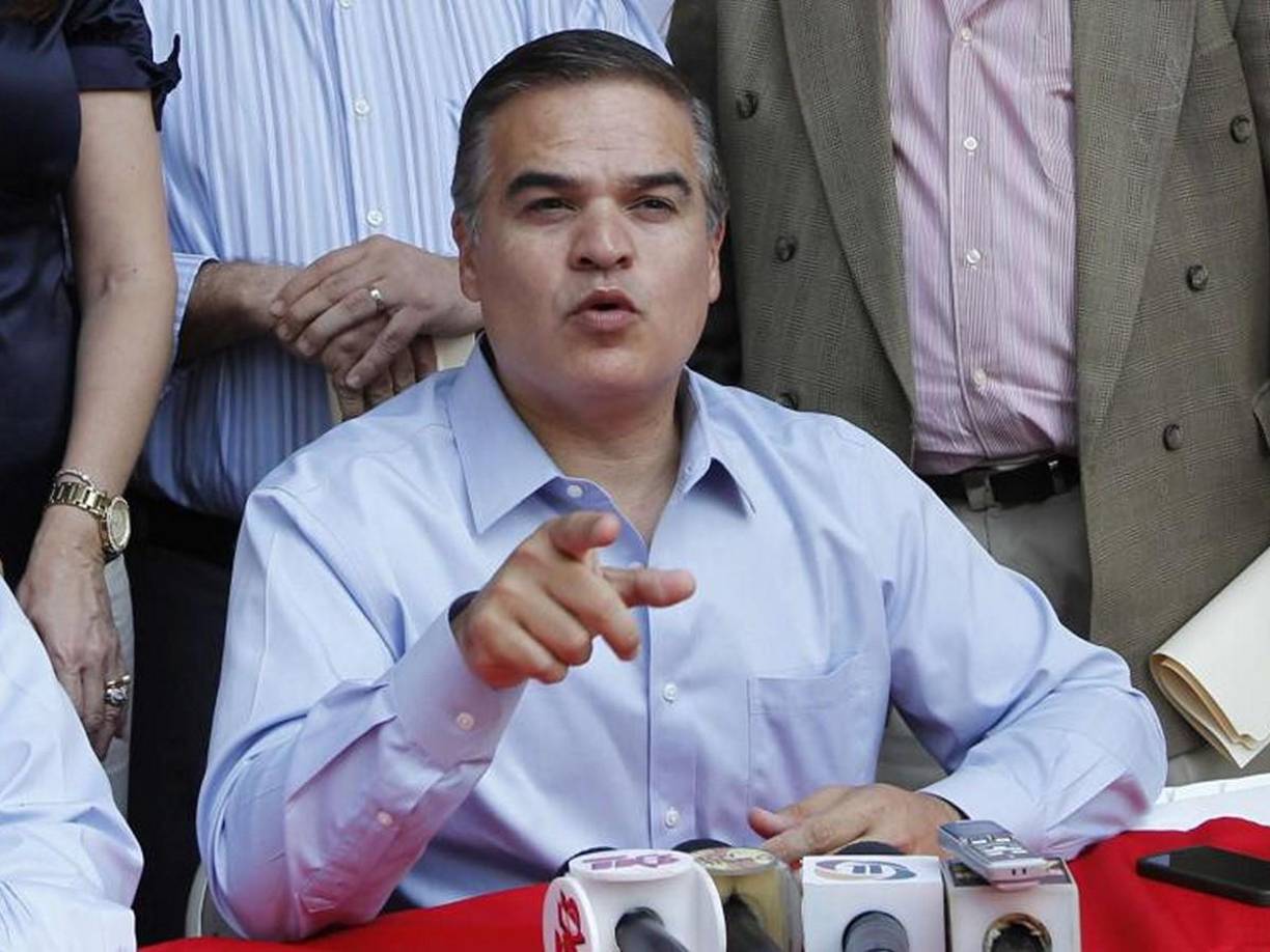 “Hizo lo peor... Agarrarse el dinero del partido. Mejor devuelva el dinero, pícaro”, concluyó el presidente del PLH. 