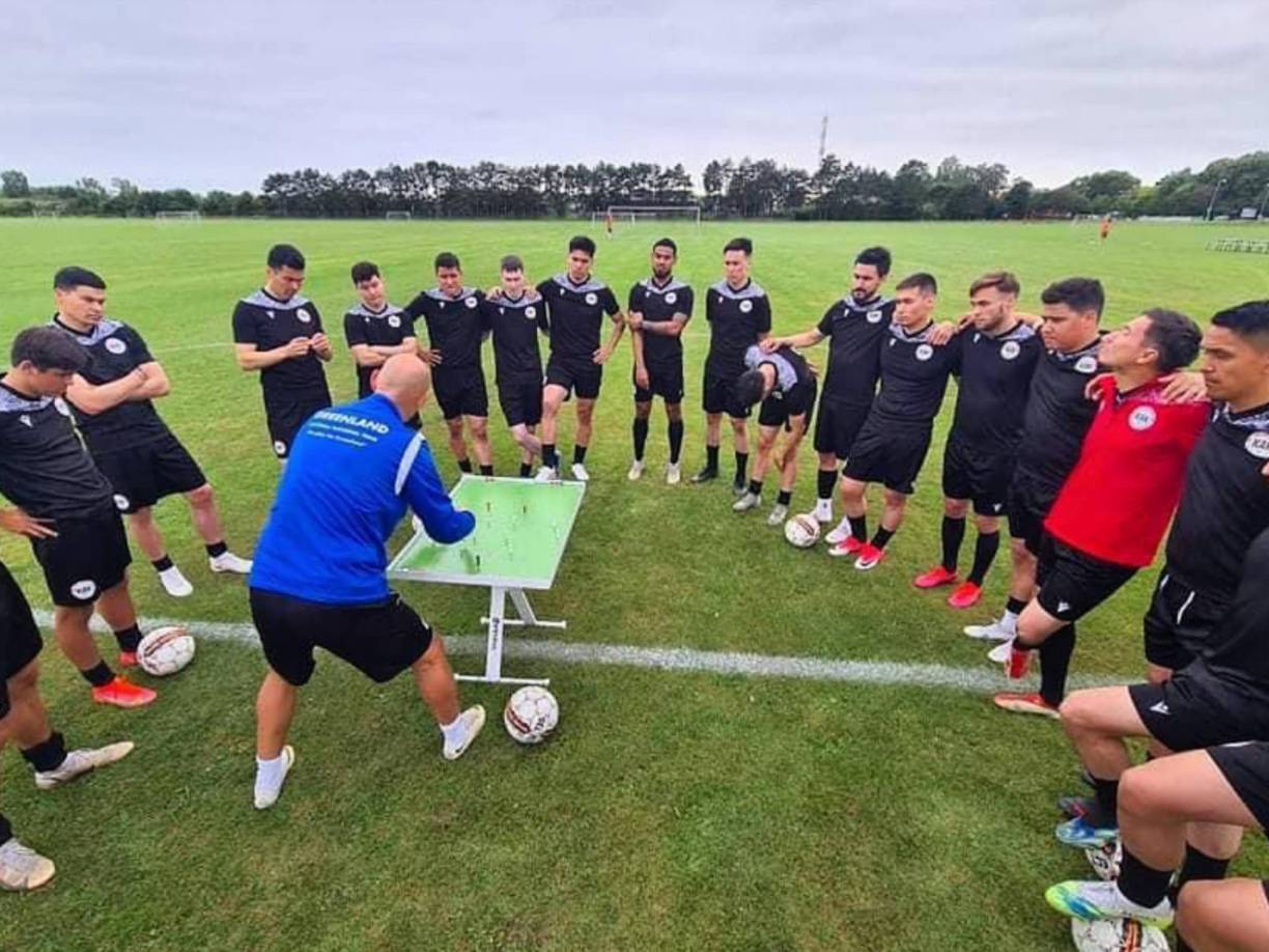 Groenlandia, aunque parte del Reino de Dinamarca, geográficamente se encuentra en el continente americano, lo que le da una base para buscar su inclusión en la CONCACAF.