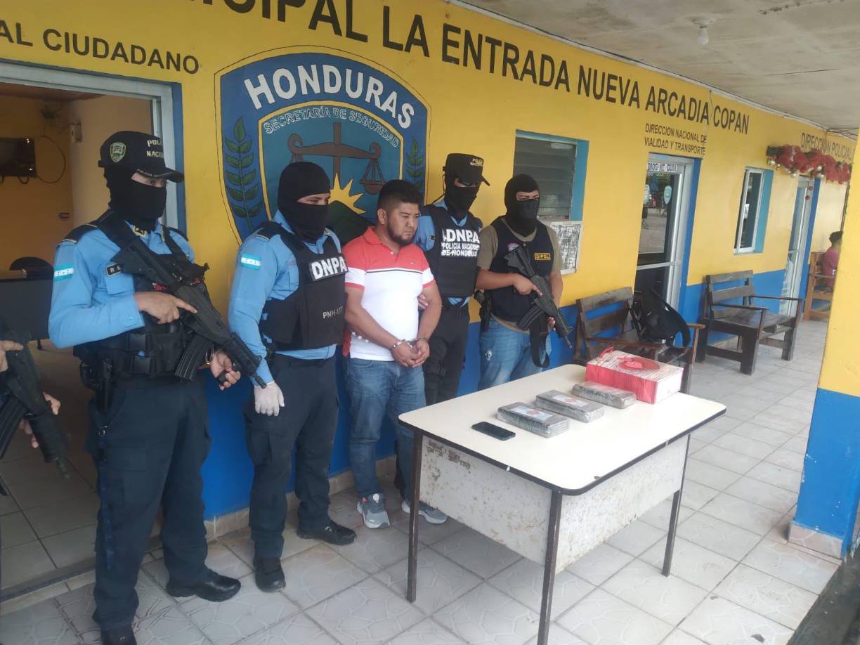 Las autoridades informaron que si bien en el paquete tiene la hoja de maple, símbolo de la bandera de Canadá, esto no representa que dicha droga iba para dicho país de Norteamérica.