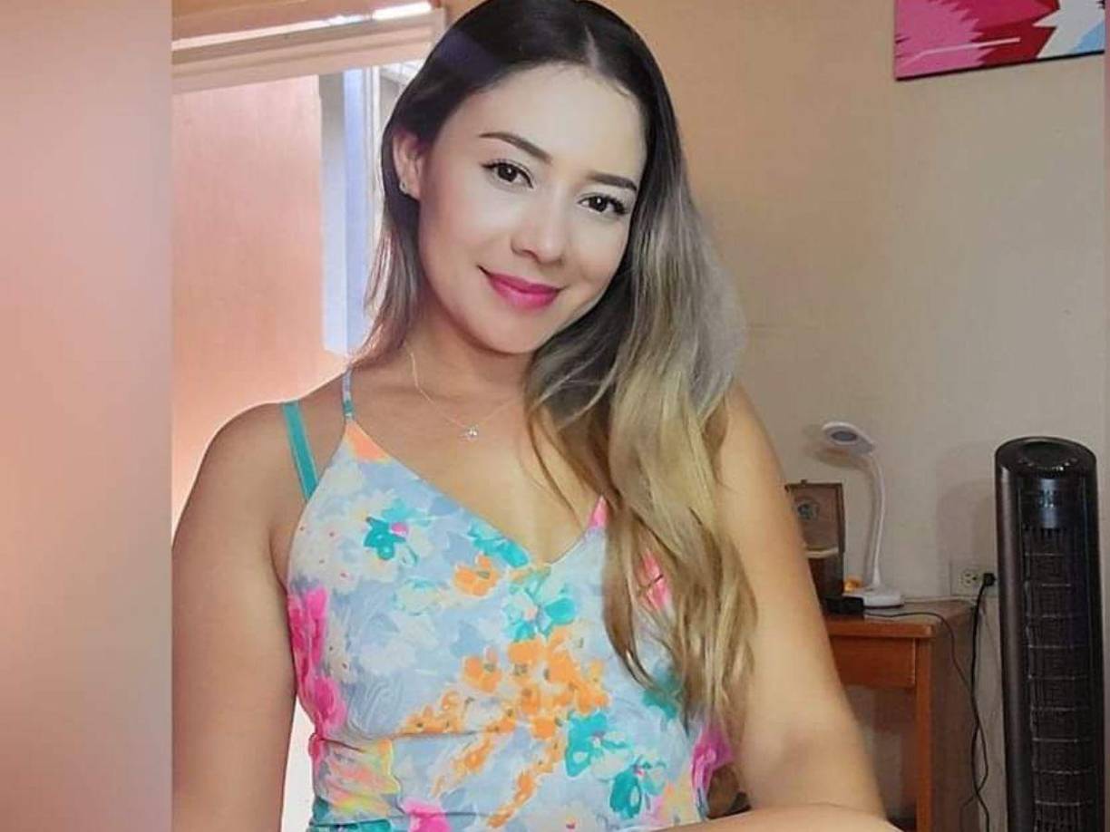 Según fuentes policiales, la mujer detenida presuntamente operaba un lucrativo negocio ilegal en el que comercializaba permisos falsos y otros documentos fraudulentos, obteniendo considerables sumas de dinero. 