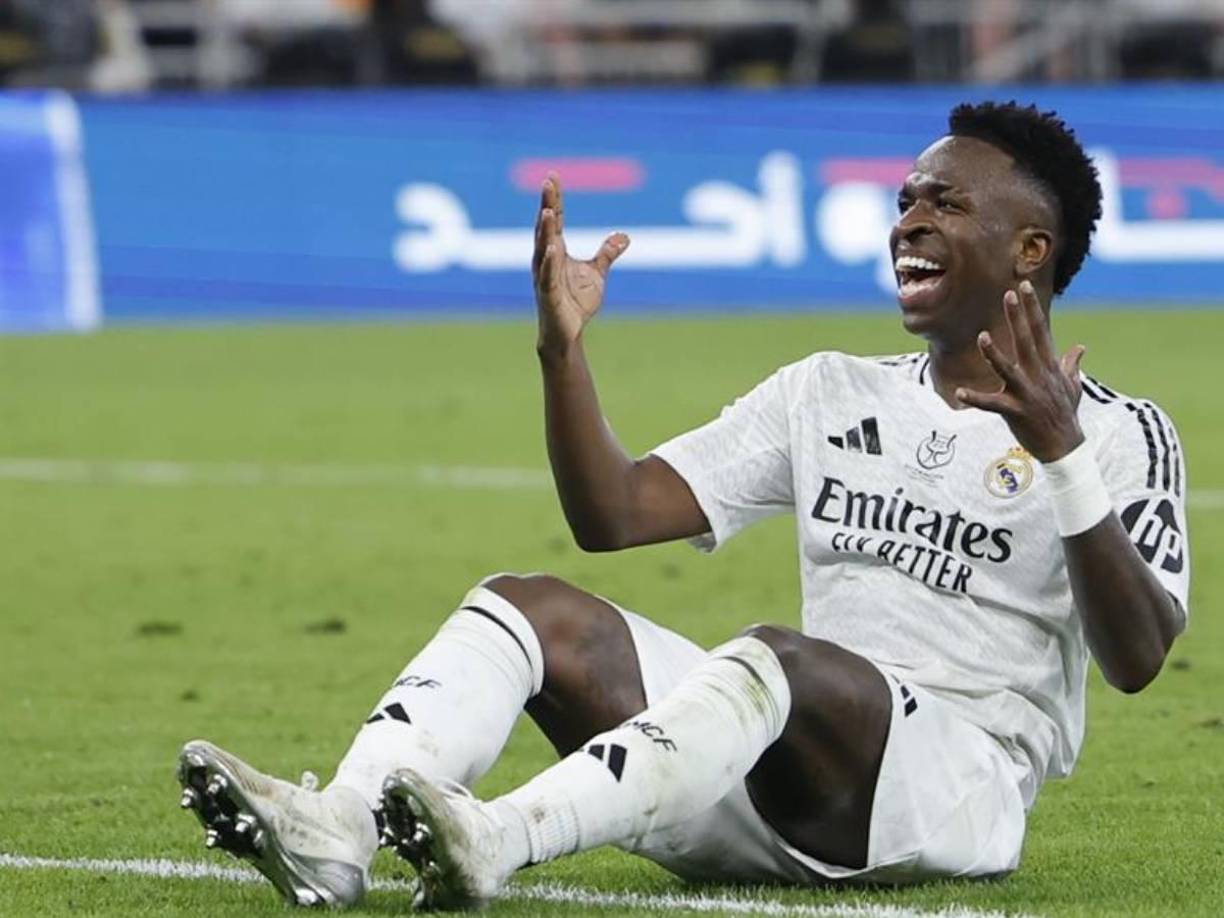 El brasileño apenas hizo algo durante la final. Se le vio apagado, sin apenas incidencia en el juego del Real Madrid. De hecho pudo ver la segunda amarilla en la segunda parte, pero Gil Manzano no consideró expulsarlo.