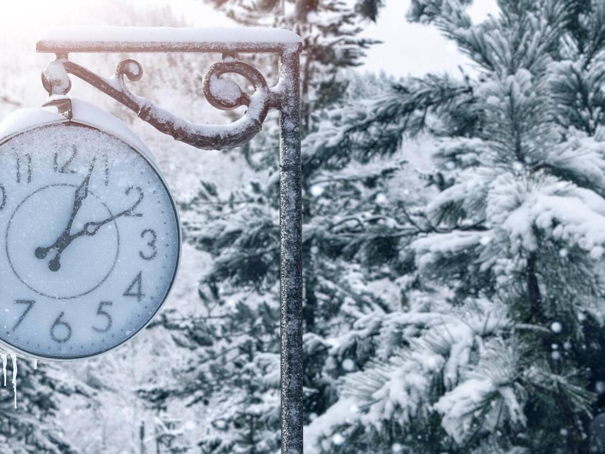 Los nuevos horarios del Daylight Saving Time (DST) son regulados normalmente por el Departamento de Transporte de Estados Unidos (DOT).