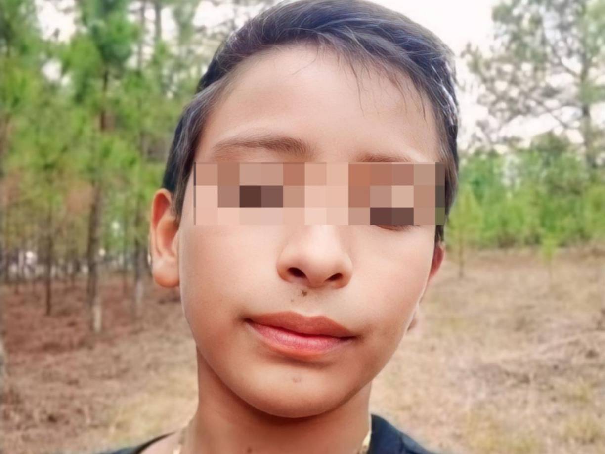 Un pequeño adolescente originario de Honduras fue encontrado el 9 de noviembre solo y desamparado cerca de la frontera de Estados Unidos, revelando la desgarradora historia de su vida y familia.
