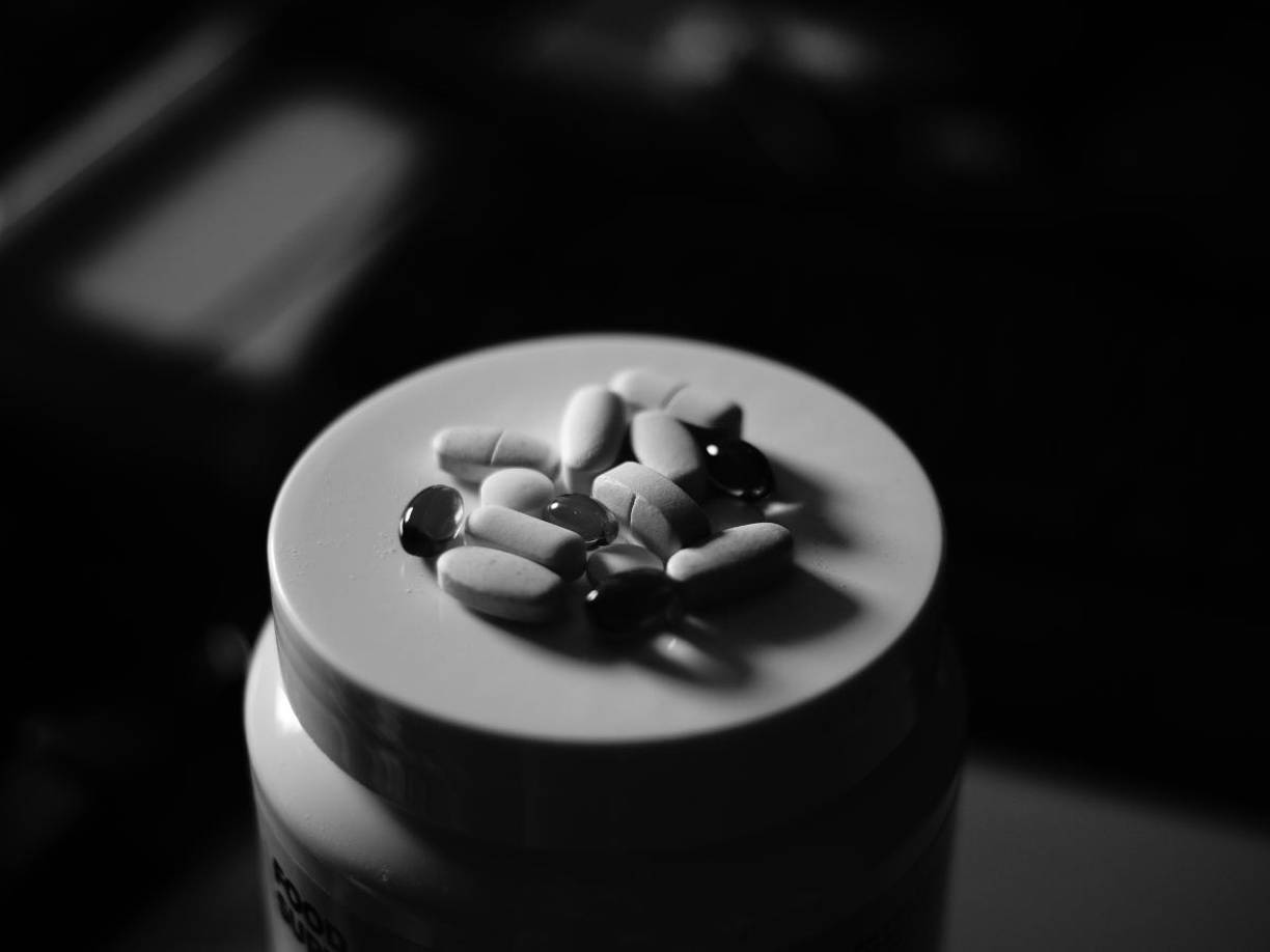 Dos años más tarde lo volvieron a arrestar por posesión de drogas en 2009 y 2011. 