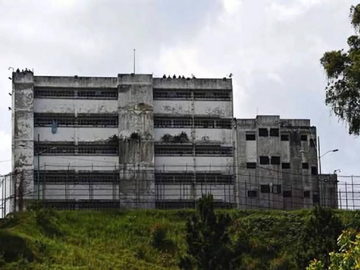 El partido Vente Venezuela (VV), liderado por la opositora María Corina Machado, informó este viernes que «funcionarios militares están disparando» a los considerados «presos políticos» en la cárcel militar conocida como Ramo Verde.