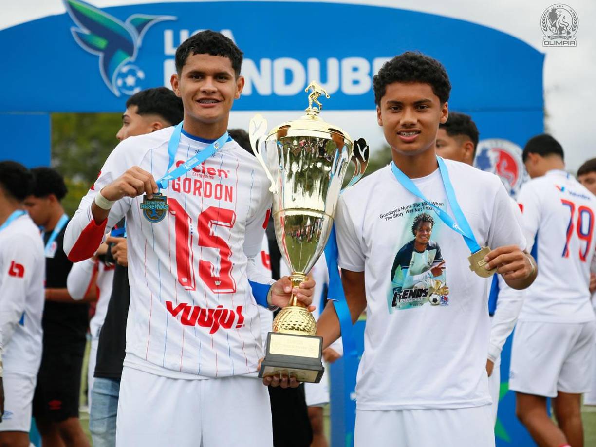 Los jugadores del Olimpia dedicaron el triunfo y el título a su excompañero Demetri Gordon, quien murió el 3 de noviembre en un accidente de tránsito