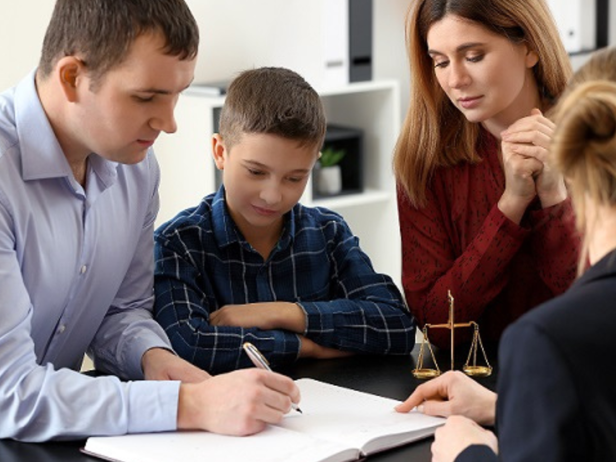 1. La representación legal de los hijos menores de edad (menos de 21 años)