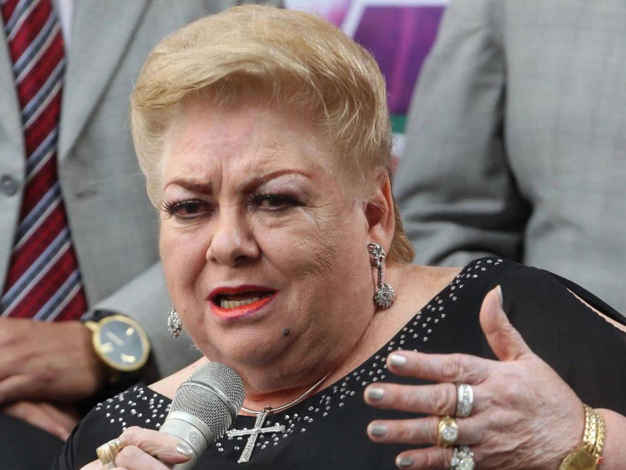 “Por ahí supe que tuviste... pues... un problema con tu familia... Yo estoy contigo porque soy mujer y si alguien en la vida sabe de estas cosas, es tu amiga... Lo importante es que tienes tus hijos, tienes por quien vivir y tienes todo en la vida, ‘mija’, así es que, no te preocupes”, le expresa conmovida Paquita a Shakira.