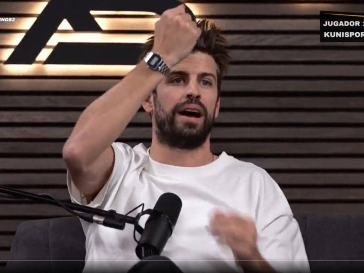 Tambié apareció en una transmisión con un reloj Casio, marca que también se hizo mención en “BZRP Music Sessions #53“.