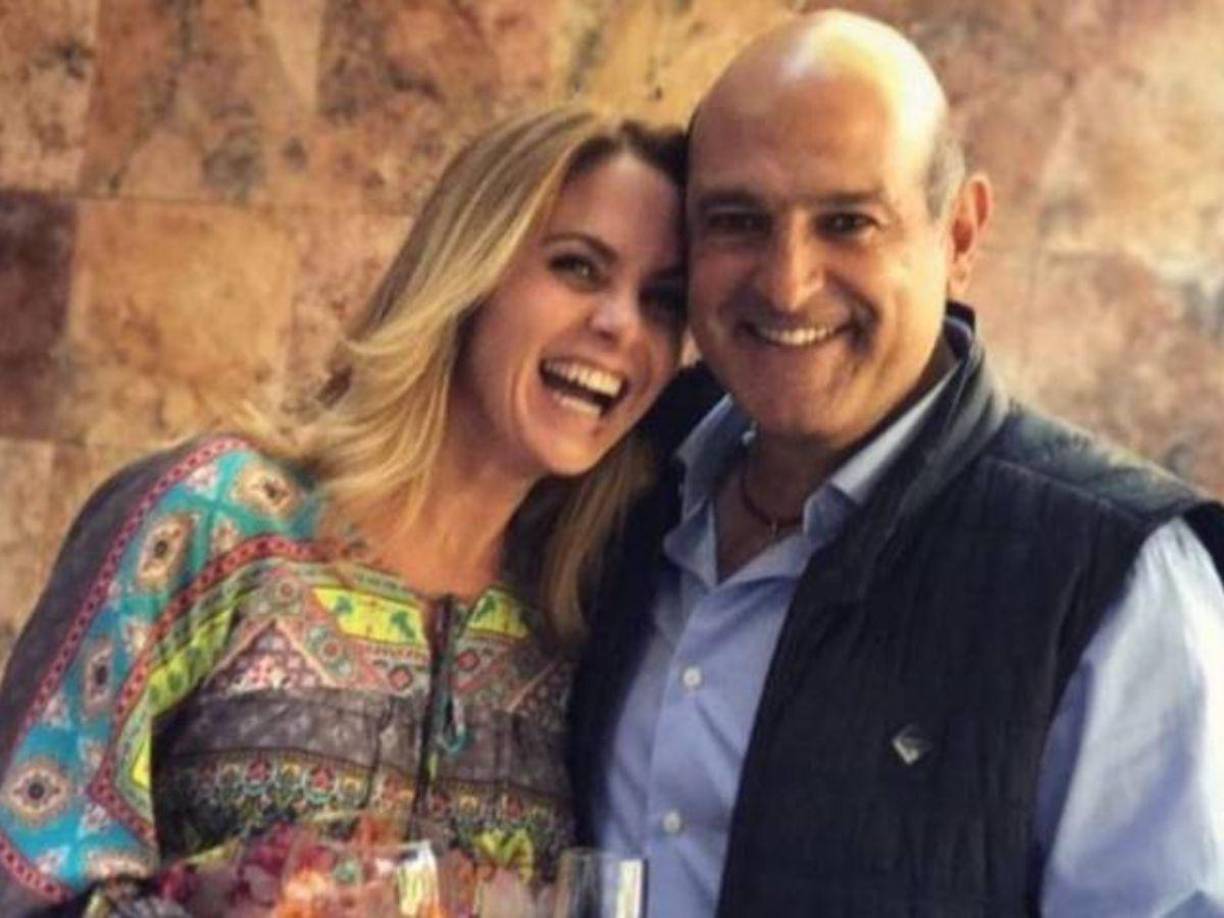 “Desde el profundo amor que nos tenemos Micho y yo, queremos compartirles que por ahora hemos decidido poner una pausa en nuestra hermosa relación de pareja de tantos años”.