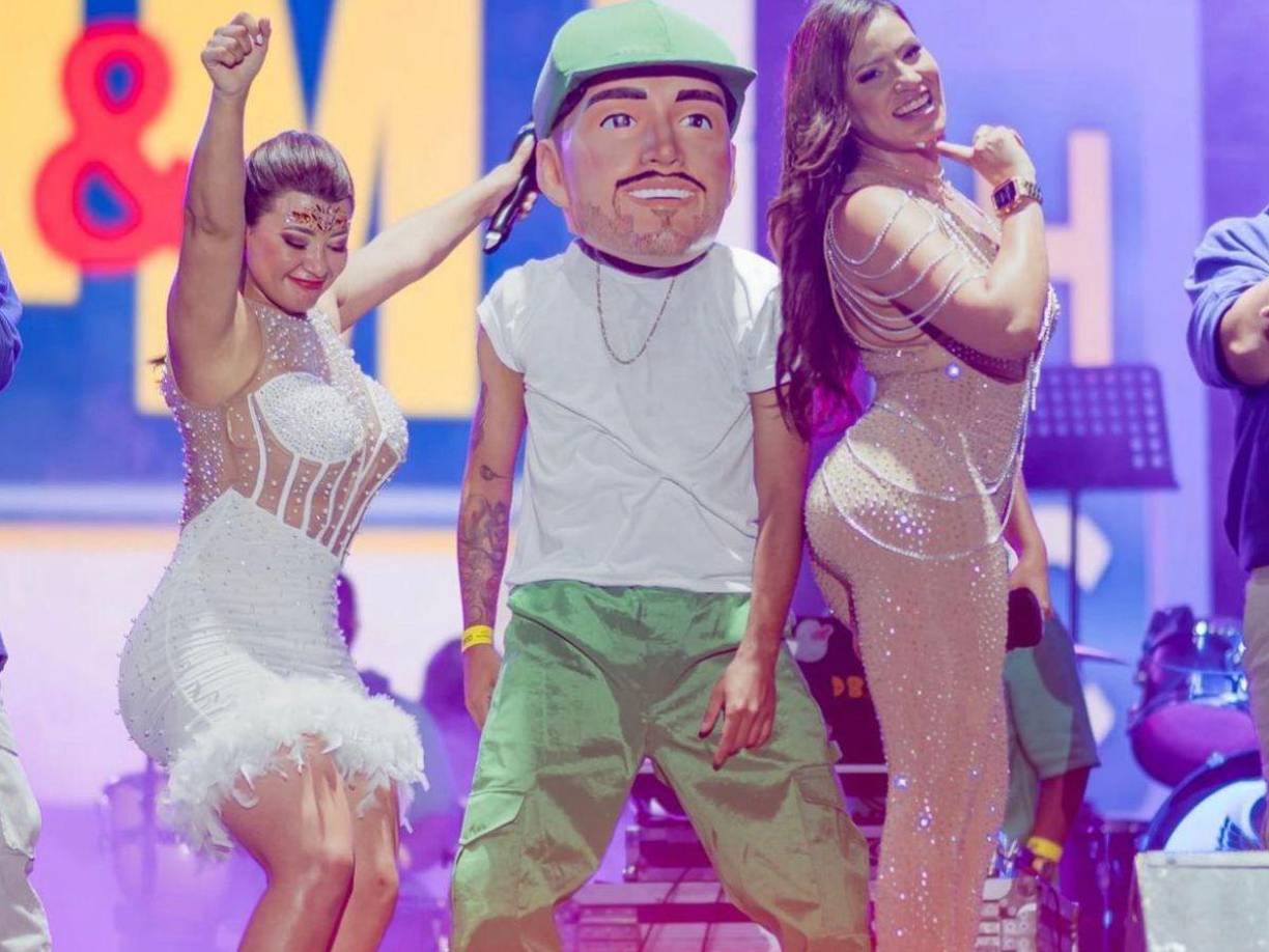 Cabe destacar, que la belleza de ambas presentadoras deslumbró el fin de semana, y sus seguidores defendieron por individual la forma en que vistieron y deleitaron a los capitalinos ¿A tí que te pareció los atuendos y el dinamismo en el carnaval de estas presentadoras?.