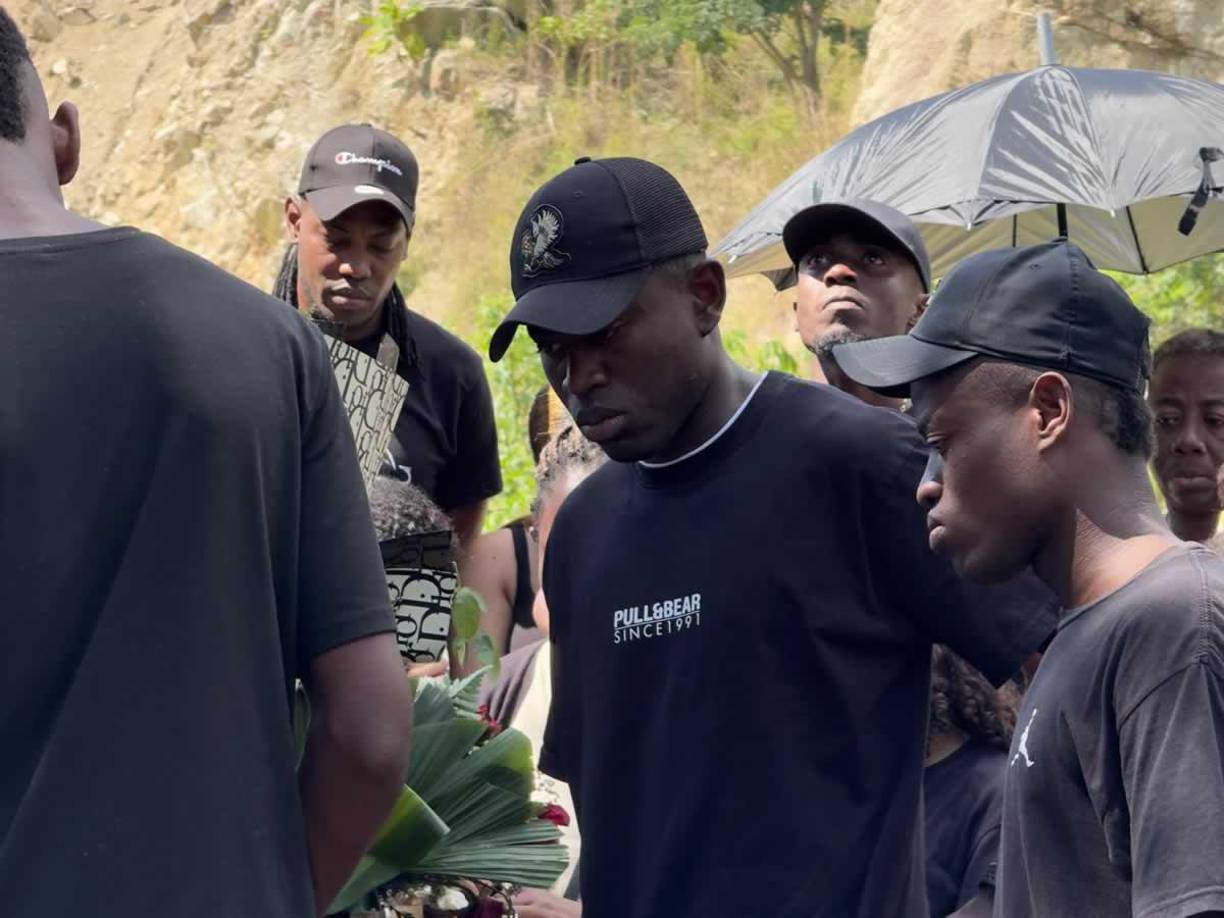 Actualmente Wesly Decas, de 25 años, se encuentran jugando en el Hapoel Ra’anana de la segunda división de Israel. Sus estadísticas marcan que esta temporada ha disputado 17 con 1,497 minutos de actividad en la cancha.