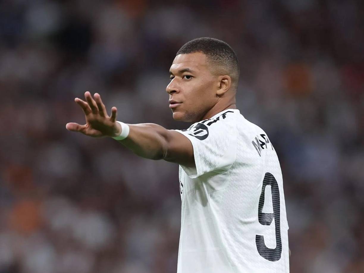 De hecho, Kylian Mbappé jugó de titular en la victoria del Real Madrid (4-0) sobre el Osasuna en la Jornada 13 de la Liga Española. Estuvo los 90 minutos en el campo.