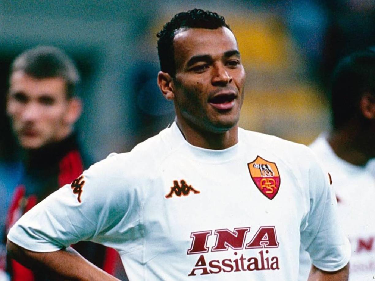 Según informó Folha de São Paulo, el ex jugador de 54 años ha acumulado una deuda millonaria con el fisco de su país.