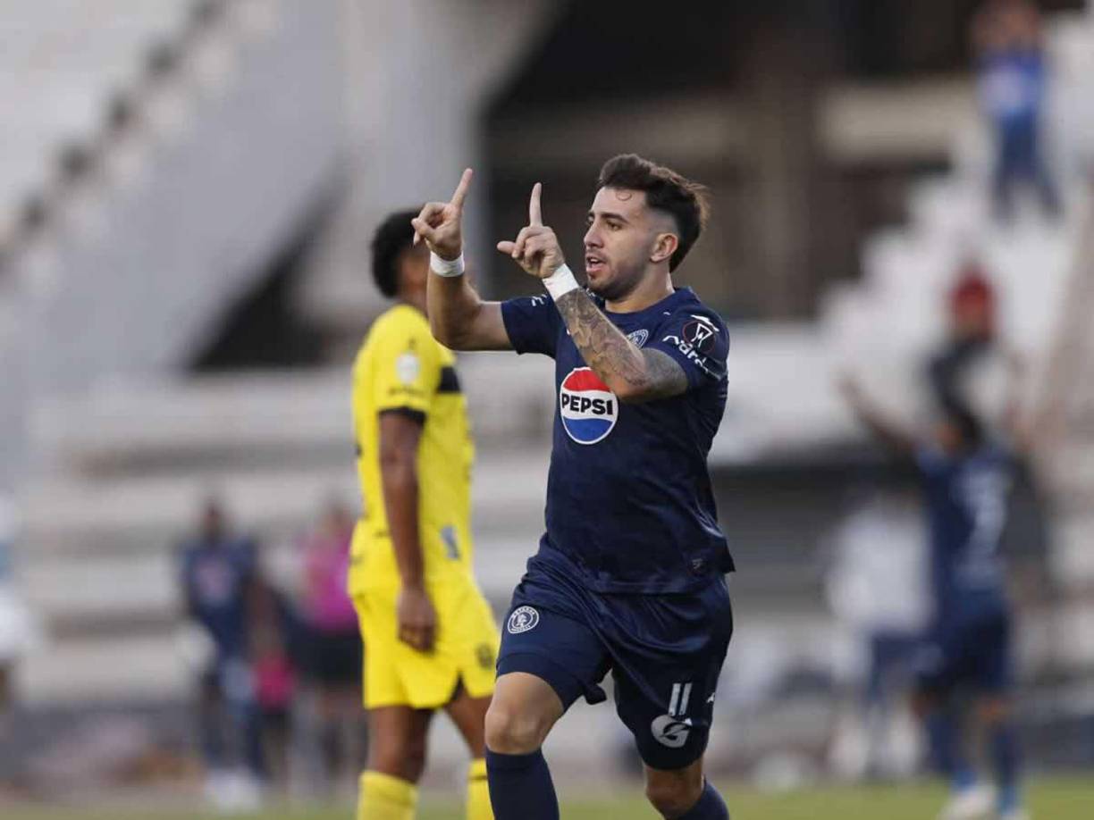 Agustín Auzmendi celebrando su gol que certificó el boleto de Motagua a la final.
