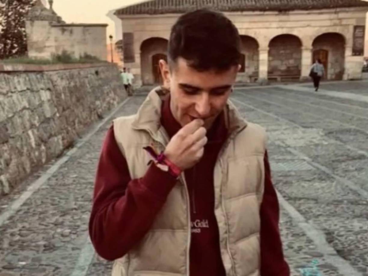 “Por los datos que se han establecido por la autopsia, todo parece indicar que hay indicios de una posible violencia, por una serie de marcas que han aparecido en el cuello de la víctima”, revelaron autoridades en referencia a la muerte del futbolista español Álvaro Pérez.