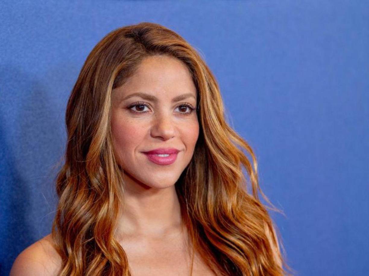 “La mamá de Piqué tuvo mucho que ver porque le hizo un trabajo muy oscuro a Shakira, para separarla a Shakira de Piqué y lamentablemente le está cayendo a su hijo y lo está dejando solo”, expresó Mhoni Vidente sobre la exsuegra de Shakira.