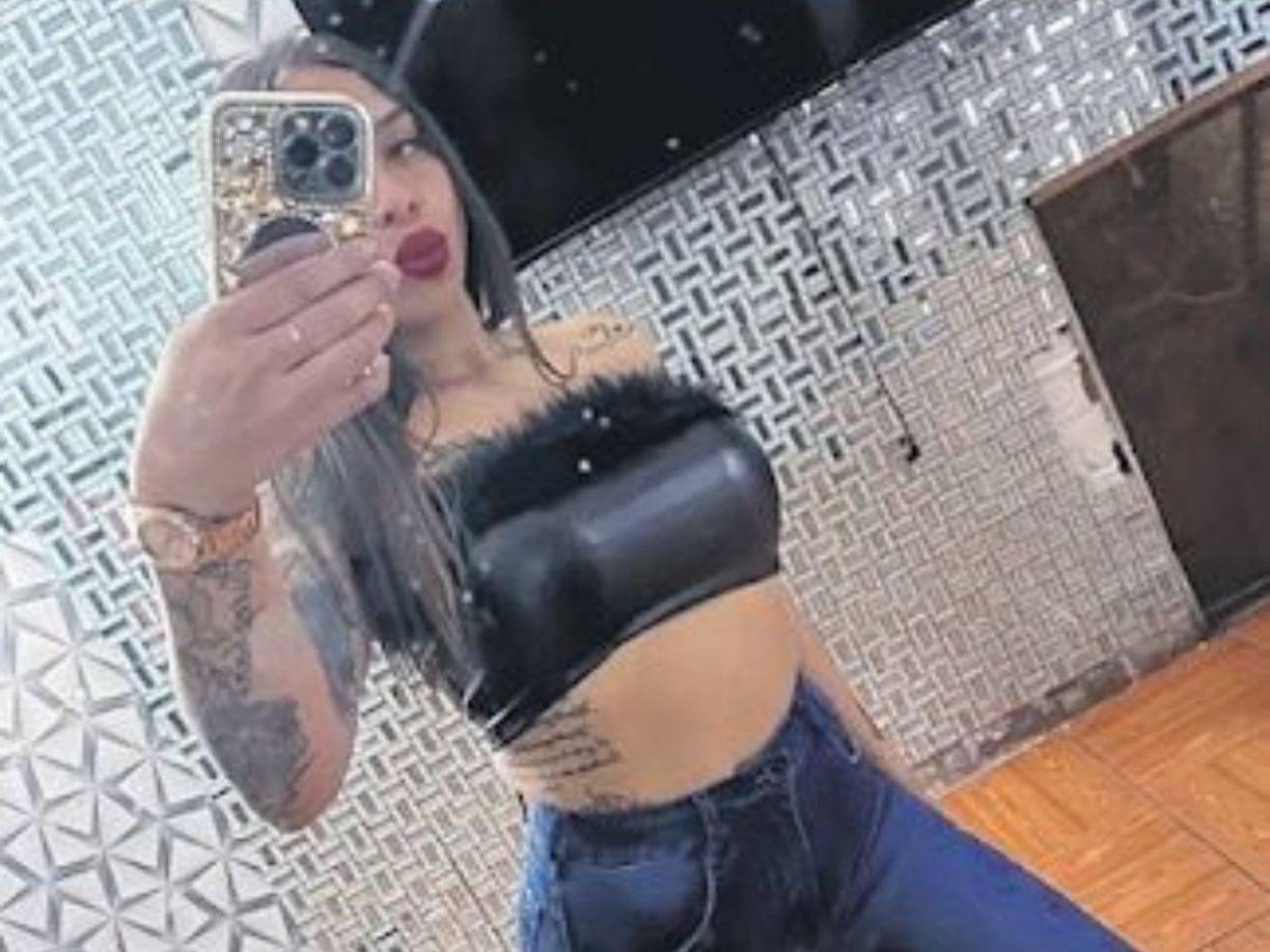 La joven no solo mostraba su poder dentro del negocio, sino también en sus redes sociales, donde exhibía sin reparo el dinero que generaba.