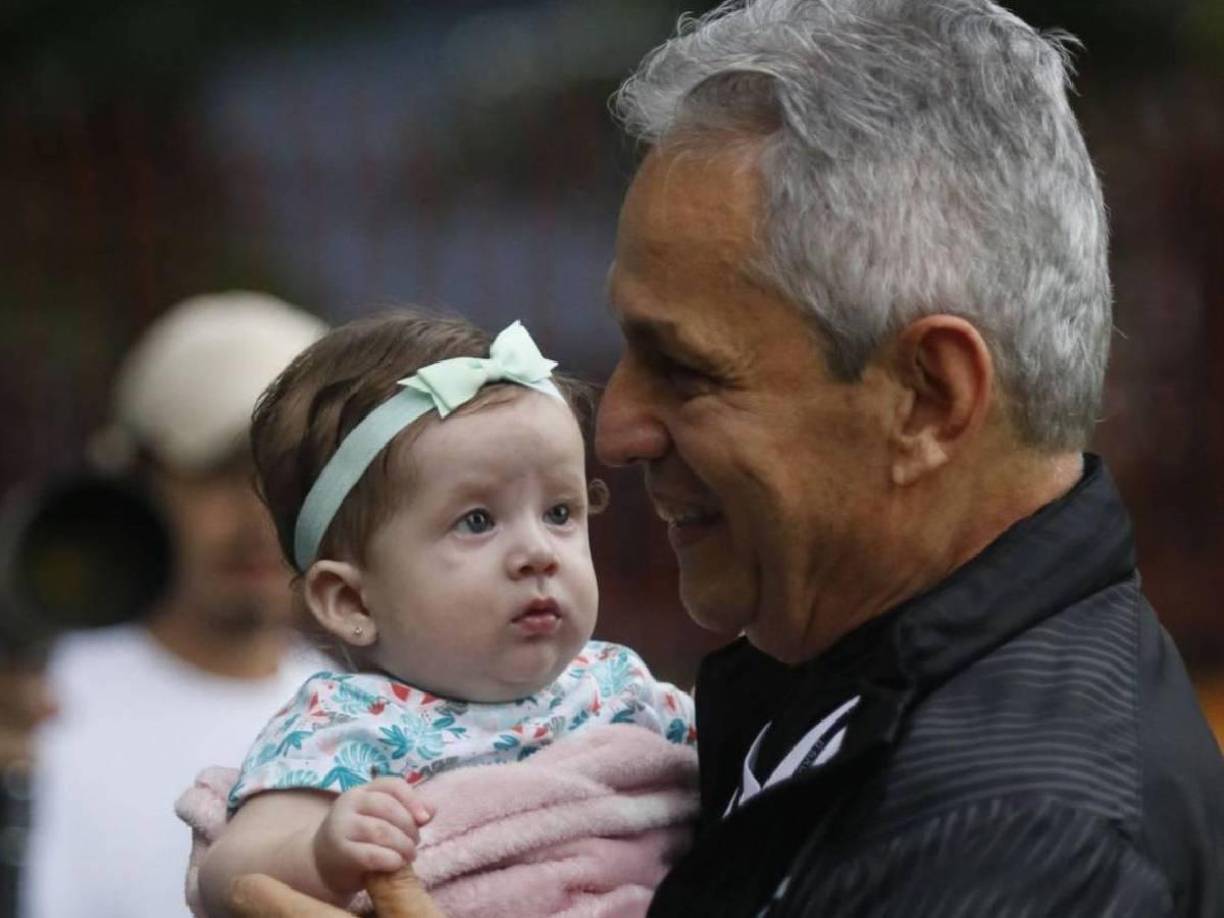 La pequeña Ivana Fúnez causó sensación en el entrenamiento de la Bicolor.
