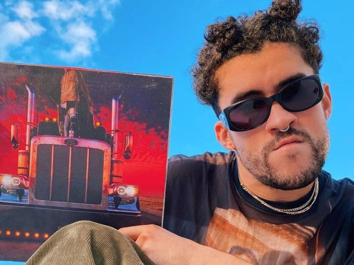 El método funcionó. En noviembre de 2020, su tercer disco, “El Último Tour del Mundo”, fue el primer trabajo completamente en español en debutar en la primera posición de la lista Billboard 200.