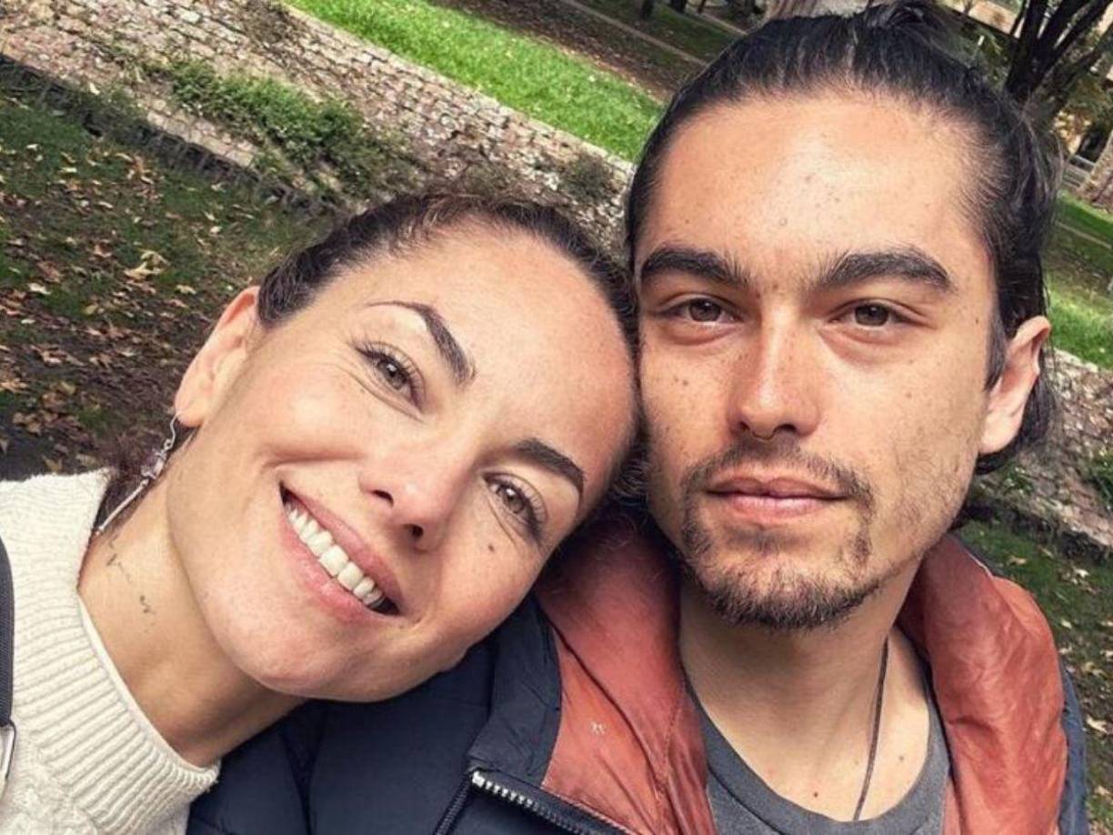 “Yo creo que mi primer despertar fue cuando me separé del padre de mi hijo. Vivía bajos sus órdenes, digamos de alguna forma. Yo era una niña, totalmente falta de amor. Completamente insegura de mí misma”, mencionó.